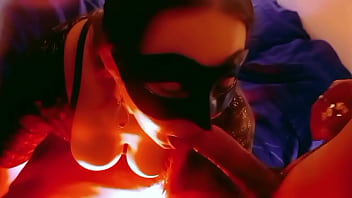 Me follo a mi madrastra cuando termina de hablar con sus esposo por celular