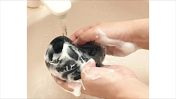 グリグリ動くローラーが裏スジを刺激。ずっと浸っていたい擦り上げ刺激です。