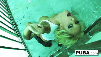 Blonde babe has some wild sexy fun