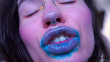 Dirty deep blue kiss