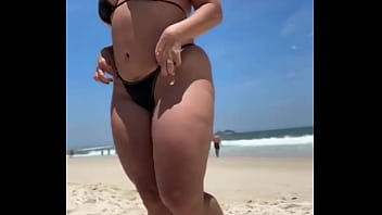 Uma coroa sem vergonha a luz do dia Uma coroa sem vergonha a luz do dia