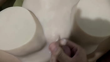 Vecino ven y jugamos con mi nuevo juguete de tantaly tiene la vagina igualita a la mia ven y follame