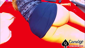 Gozando com dois brinquedos vem me ajudar