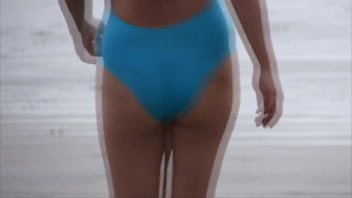 On the beach very aroused i masturbate before going out to find a guy