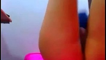 Sexy babe toying her pussy and squirting