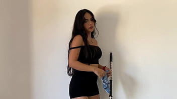 ¡vecina traviesa de culo enorme me la chupa por un extra milf latina