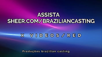 Amigos fazem uma festinha com garota gostosa e sexo total