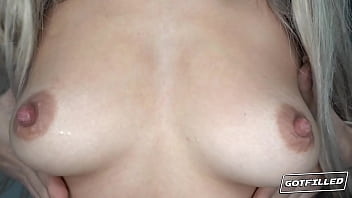 Gotfilled luna luxe opens her pussy for cum