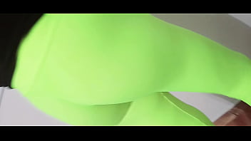 Minha esposa fumando nessa casa