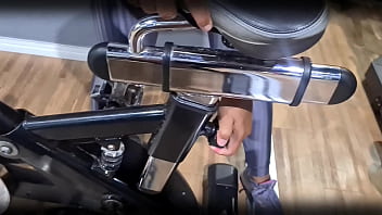 Ficou suadinha na academia tive que gozar dentro da sua buceta molhadinha