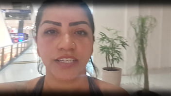 Ficou suadinha na academia tive que gozar dentro da sua buceta molhadinha