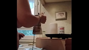 2025 07 23 esclave f la bonniche en bas et talons