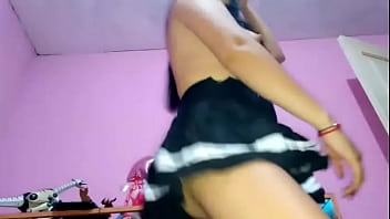 Bailando sensual y enseñando lo mas rico que es mi cosita