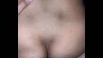 Novinha safada quicando de costas