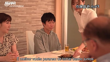 Filha trás amigo pra casa e acaba comendo a milf com legendas