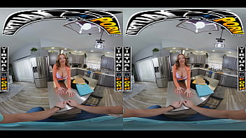 Virtual porn danny steele makes out with his stepmom richelle ryan before telling her he failed his exam