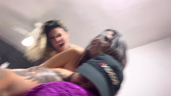 Quela sensação gostosa em chupar um cu e uma pica grossa ao mesmo tempo qui delícia senti a pica pulsando dentro da buceta molhada os três gozando juntos sem parar