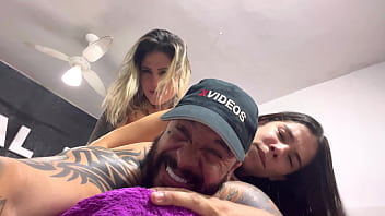 Quela sensação gostosa em chupar um cu e uma pica grossa ao mesmo tempo qui delícia senti a pica pulsando dentro da buceta molhada os três gozando juntos sem parar