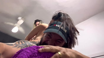 Quela sensação gostosa em chupar um cu e uma pica grossa ao mesmo tempo qui delícia senti a pica pulsando dentro da buceta molhada os três gozando juntos sem parar