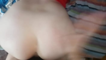 Follando a mi hermanastro en su habitacion gamer