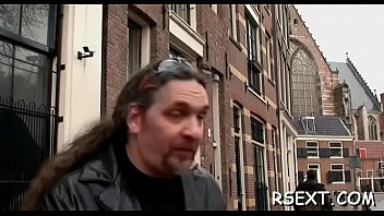 Beautiful sweetheart gives blowjob