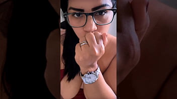 Professorinha cuspe peito e gozo na cara do aluno