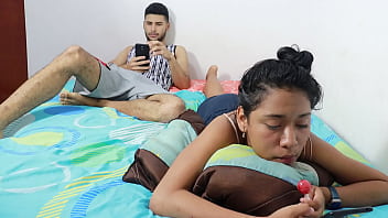 Sexo casero con mi hermanastra hermosa colombiana me quiere seducir en la casa de sus mejores amigos pero me hizo exitar y le meti mi pene