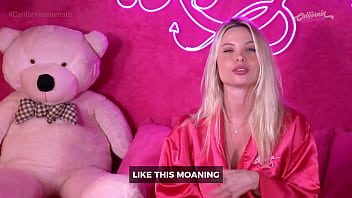 Loira gostosa tocando siririca