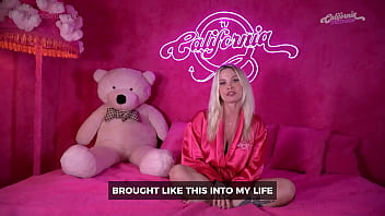 Loira gostosa tocando siririca