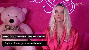 Loira gostosa tocando siririca