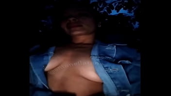 El sonido del riola complicidad de la nocheel calor de la corriendo por mis venasy las ganas de sentir tus manos