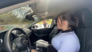 Encuentro a un pequeño enano en medio de la nada y le hago el favor de llevarlo a su casa con la condición de cumplir mi fantasía sexual de follar con un enano no sabia que tenia una polla enorme