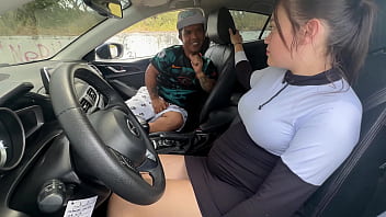 Encuentro a un pequeño enano en medio de la nada y le hago el favor de llevarlo a su casa con la condición de cumplir mi fantasía sexual de follar con un enano no sabia que tenia una polla enorme Encuentro a un pequeño enano en medio de la nada y le hago el favor de llevarlo a su casa con la condición de cumplir mi fantasía sexual de follar con un enano no sabia que tenia una polla enorme