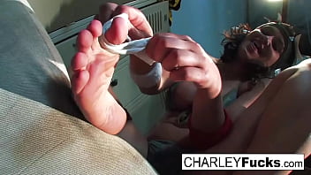 Brunette babe has some sexy fun