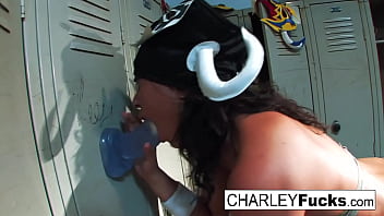 Brunette babe has some sexy fun