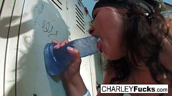 Brunette babe has some sexy fun