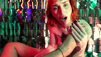 Foot fetish & piss play