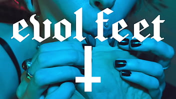 Can you fit your tongue in between each of my toes