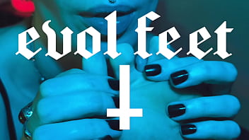 Can you fit your tongue in between each of my toes