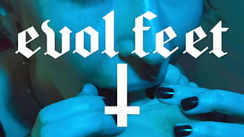 Can you fit your tongue in between each of my toes