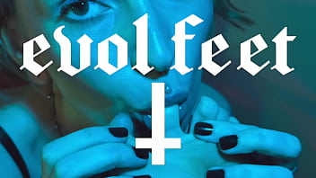 Can you fit your tongue in between each of my toes