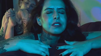 Can you fit your tongue in between each of my toes