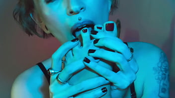 Can you fit your tongue in between each of my toes