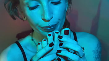 Can you fit your tongue in between each of my toes