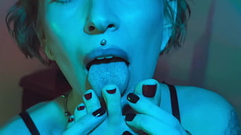 Can you fit your tongue in between each of my toes Can you fit your tongue in between each of my toes