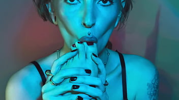 Can you fit your tongue in between each of my toes