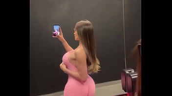 De ontem a academia parou pra me olhar eu adoro agathaliraofficiall