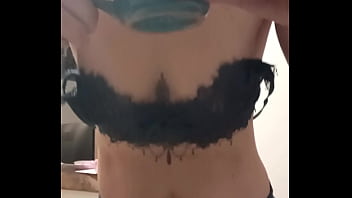 Bonjour mes coquins je vous offre le café