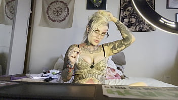 Punkloka em casa trampando no camera prive quer ver completo no angulo certo chama no provacy pesquise o nome