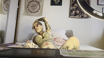 Punkloka em casa trampando no camera prive quer ver completo no angulo certo chama no provacy pesquise o nome